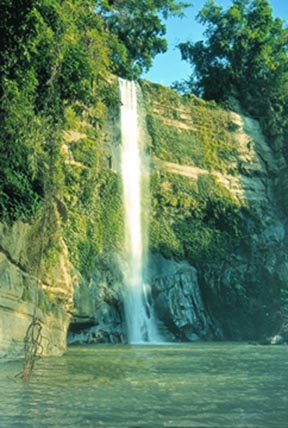 File:MadhabkundaWaterFall.jpg