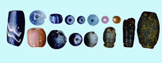File:MahasthanGlassBeads.jpg