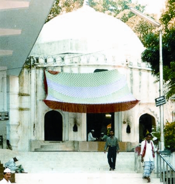 File:ShahJalalTomb.jpg
