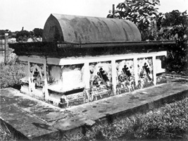 File:GhiyasuddinAzamShahTomb.jpg