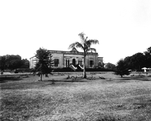 File:DhakaSmallGardenHouseDilkhusha1904.jpg