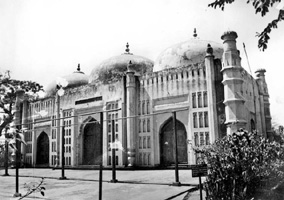 File:KhwajaShahbazMosqueTomb.jpg