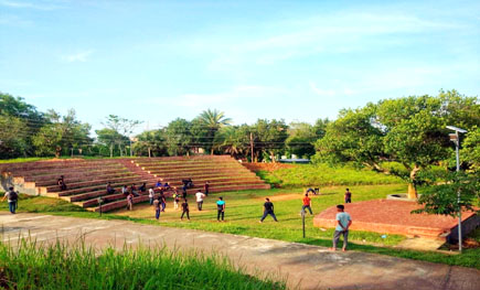 File:ComillaUniversityMuktamancha.jpg