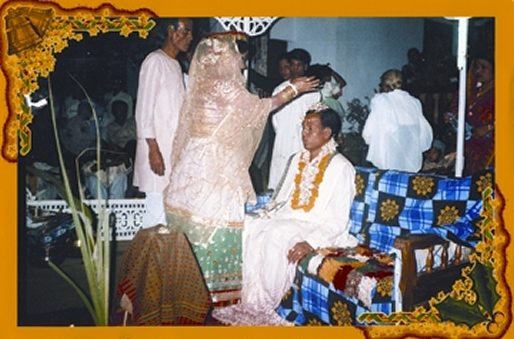 File:MonipuriMarrage.jpg