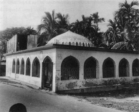 File:YusufganjMosque.jpg