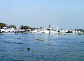 File:NarayanganjRiverPort.jpg