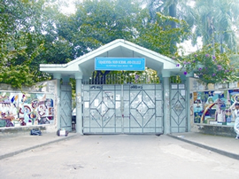 File:ViquarunnesaNoonSchoolCollege.jpg