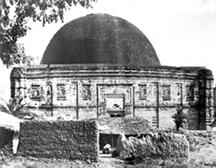 File:EklakhiMausoleum.jpg