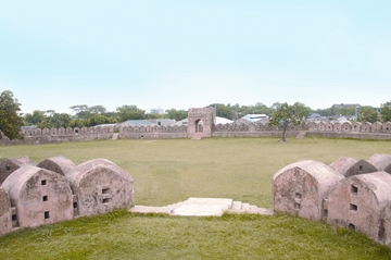 File:FortHajiganj.jpg