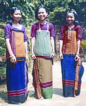 File:ChakmaDress.jpg