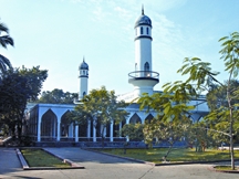 File:DhakaUniversityMosque.jpg