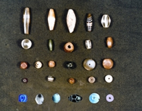 File:BeadsSemiPreciousMahasthan.jpg