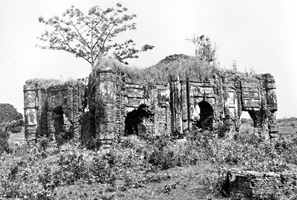 File:GhoraghatFortMosque.jpg