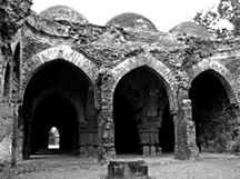 File:GunmantMosqueGaur.jpg