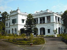 File:DhakaUniversityVCBhaban.jpg