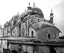 File:KartalabKhansMosque.jpg