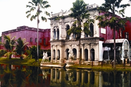 File:Bara Sardar Bari, Sonargaon.jpg