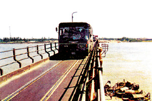 File:KalurghatBridge.jpg