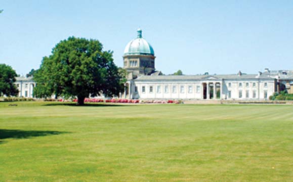 File:HailburyCollegeGreatBritain.jpg
