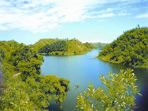 File:FoysLake.jpg