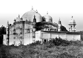 File:SarailHatkholaMosque.jpg