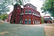 File:CentralRailwayBuildingChiggagong.jpg