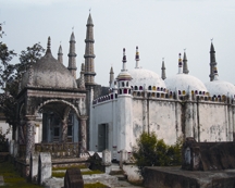 File:DhanbariMosque.jpg